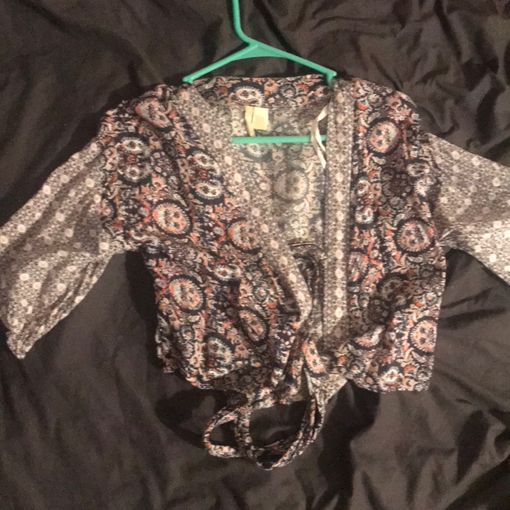 Wrap top! Quarter sleeve